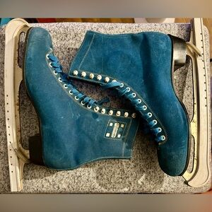 SUPER RARE Vintage Bauer Blue Teal Suede Leather Figure Ice Skates - See Listing